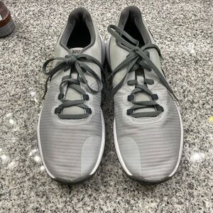 Nike Men's 10 Gray‎ & Black Flex Lightweight Foot Hugging Running Sneakers Shoes
